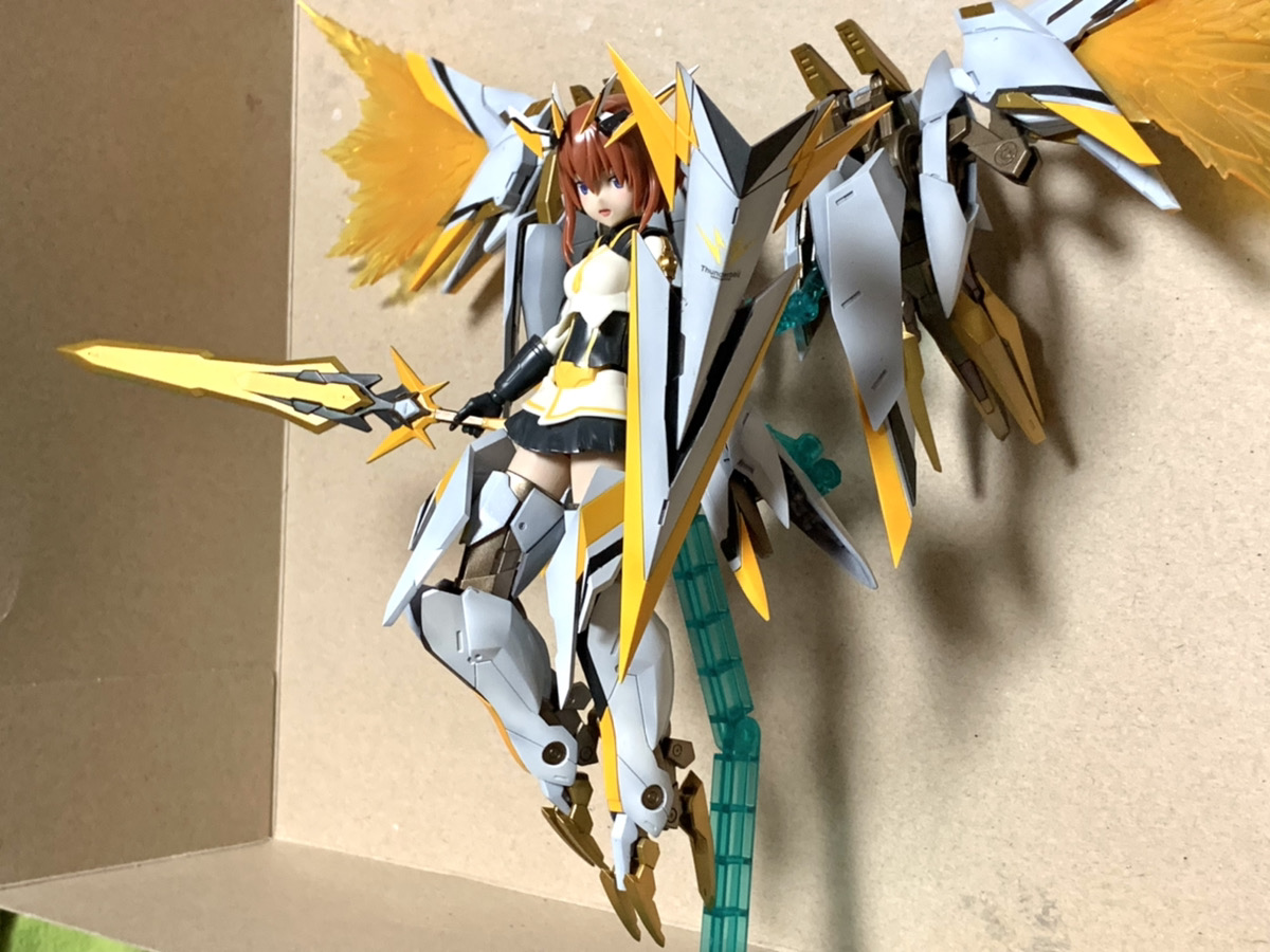 メガミデバイスの金潟すぐみ(のギアだけ)できた
過去絵と似たようなポーズさせた 