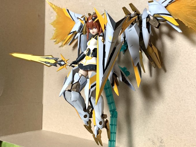 メガミデバイスの金潟すぐみ(のギアだけ)できた
過去絵と似たようなポーズさせた 