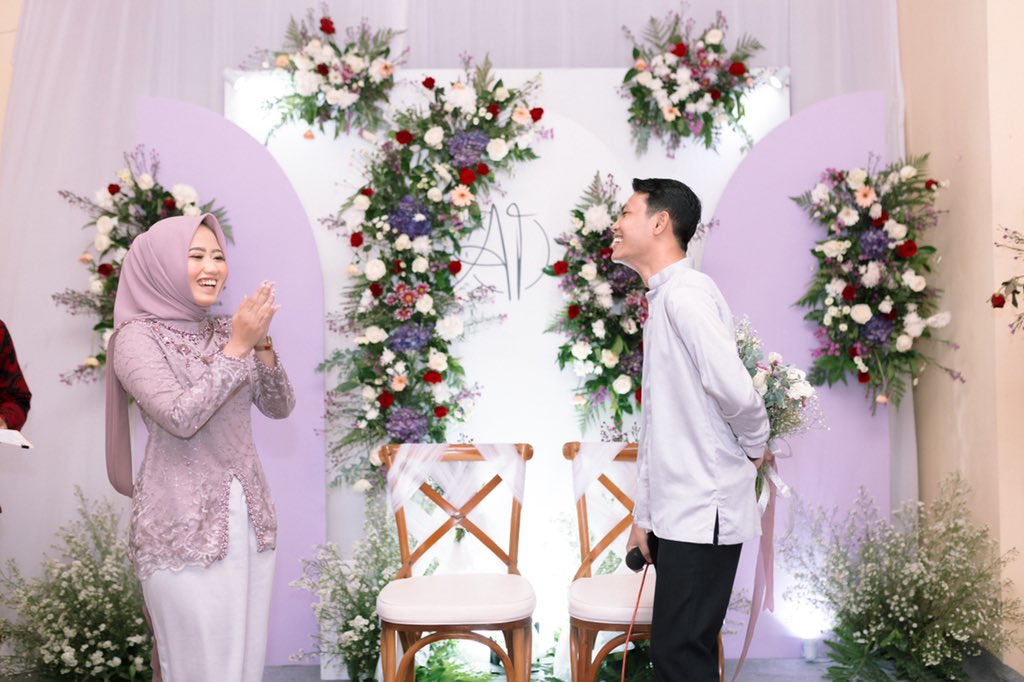 nisalanisa's tweet photo. Dia adlh laki-laki yg selalu ada satu tahun yg lalu, tp aku pekanya 3bulan yg lalu 🤭 terimakasih sudah bersedia menunggu, terimakasih untuk sabarmu luar biasa, terimakasih sudah berusaha membuatku peka hingga pada akhirnya kamu membuktikan keseriusanmu. 12.09.21🤍 https://t.co/xkmgGcDYIV