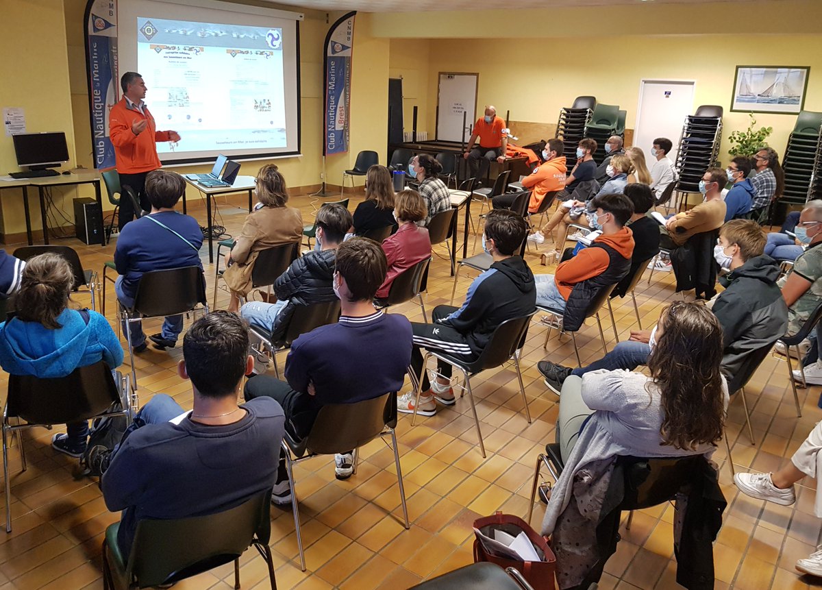 2 réunions d'information ont été organisées les futurs nageurs sauveteurs du <a href="/CfiSnsm/">Cfi Snsm Brest</a>, promotions 2021/2022 et 2021/2023. 57 jeunes sont venus s'informer pour s'engager à la <a href="/SauveteursenMer/">SNSM</a>. Après les sélections piscine et athlétisme, 24 d'entre eux rejoindront nos rangs.
