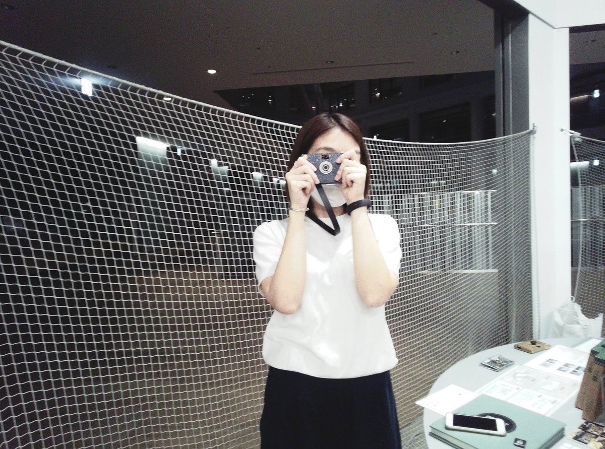 gdst_by_n's tweet photo. 【丸の内店】手軽にフィルムカメラのような写真が撮れるPapershoot。カードリーダーを使えばその場で撮った写真をスマートフォンで確認することもできます。#グッドデザインストア #papershoot #freshtaiwan https://t.co/9JJKKG1QP6