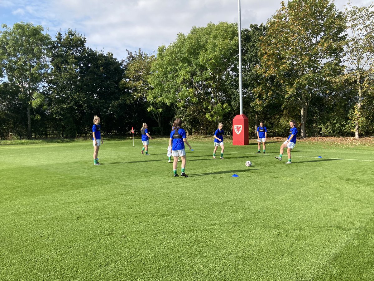 Browner1416's tweet image. Here we go, Match Day 2 for the NIWU19 squad.  ⚽️💚🤣😎