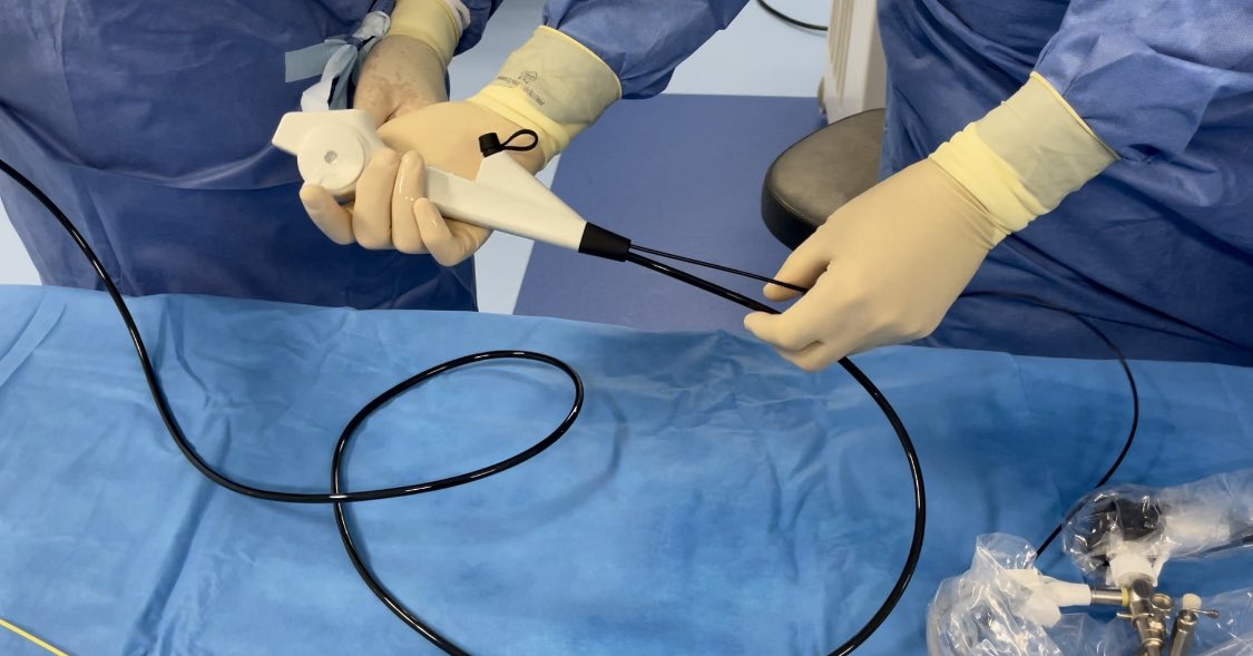 dr_almeras_uro's tweet photo. 1st use in France of this new 7.5 single use flexible #ureteroscope 🇨🇳

Many very positive points like the retrograde insert of the power cable 
✅Not disturbing 
✅decreased weight &amp; discomfort
👍🏻

#stone #lithiasis #endourology @AFUrologie  @RamsaySante @AseptInMed @UROSUD1 https://t.co/mixiNUABKg