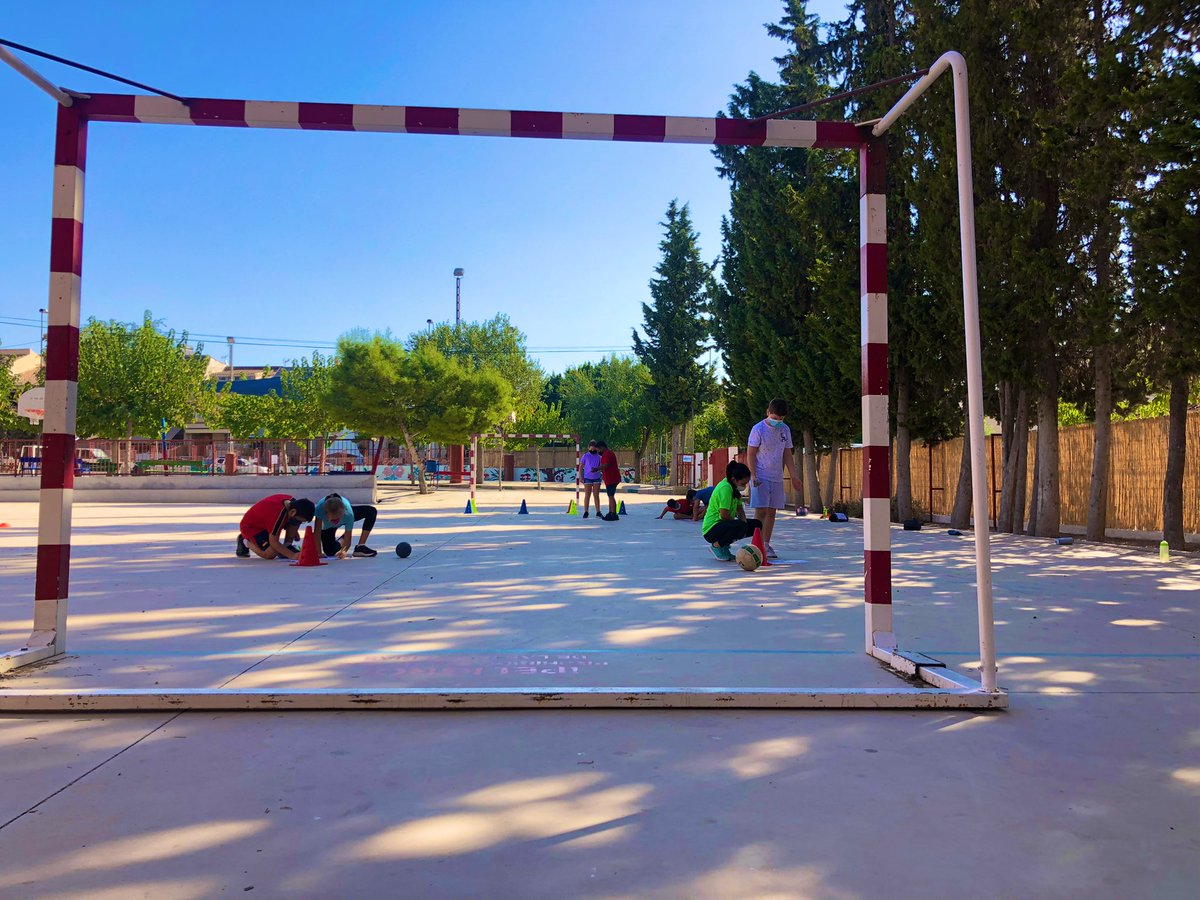 _profejuanjo's tweet photo. Este curso he intentado q mi alumnado (5° y 6°) sea protagonista de su evaluación inicial con una adaptación del 3JS, donde el alumnado valora su desempeño. Tb evalúan a un compañero. Lo + imp es asegurar comprensión de qué es 4⭐️. Si os parece práctico👉🏻 https://t.co/vGVrxpb1ZR https://t.co/1whRRcjAC3