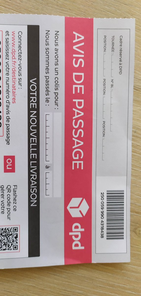 Service déplorable de <a href="/DPD_Fr/">DPD France</a>, un livreur qui sonne et n'attend pas qu'on lui ouvre, dépose un avis de passage non rempli. Appel tel à DPD qui ne me croit pas et qui ne peut pas joindre le chauffeur qui se trouve à 5mn de chez moi et pourrait juste faire demi tour...