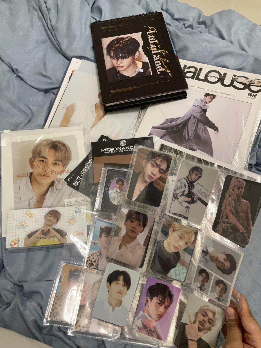 jgnana13's tweet photo. I only bought the pc but the seller give me all of this 🥲🥲🥲 https://t.co/y61uPFsegY