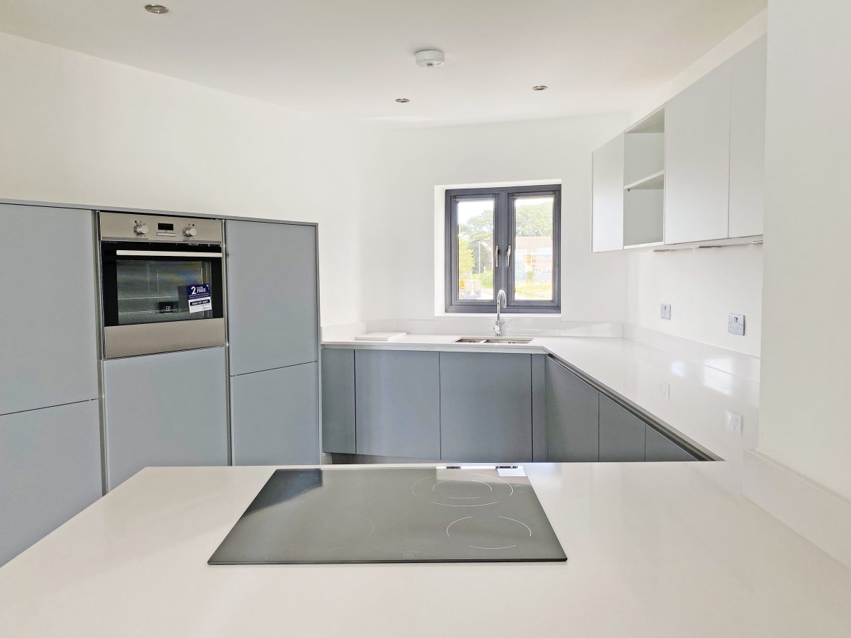BlueBayHomes's tweet photo. Apartment 28 is fitted with a fresh and light kitchen, allowing lots of room for adding your own personal touches. 👌 It's also ideal for entertaining guests, as it looks over the open-plan living space. #northwales #colwynbay

https://t.co/bf6OGfa4je https://t.co/lu1pYNFh1l