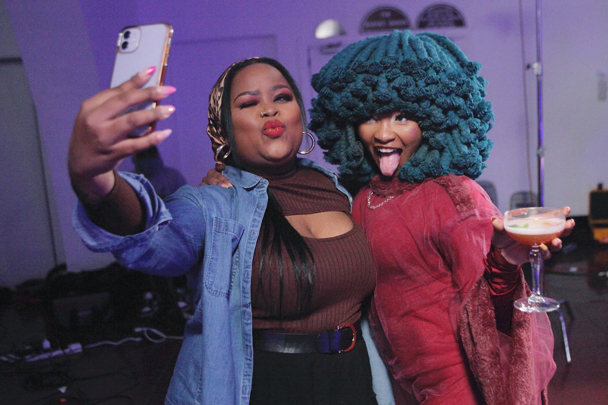 Moonsanelly's tweet image. Hey Boobeams 💙💙
I can't believe we're on episode 8!!!
Our guest this week is SA's satire queen @LesegoTlhabi aka @coconut_kelz and as always, she's a treat!! 😍
Cath the full episode on YouTube:
youtu.be/kMG7CAQxfR0

  #MadnessMethod @BETafrica @ScottishLeaderZa