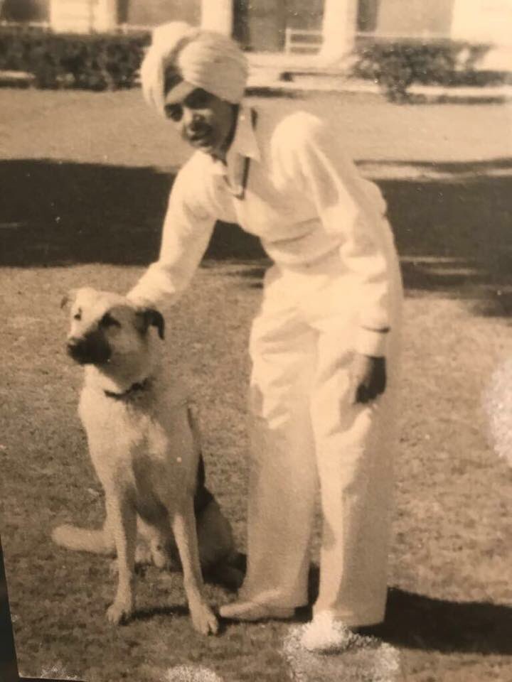 IndiaHistorypic's tweet photo. 1952 :: 10 Years Old Captain Amarinder Singh With His Dog https://t.co/sozusa212G