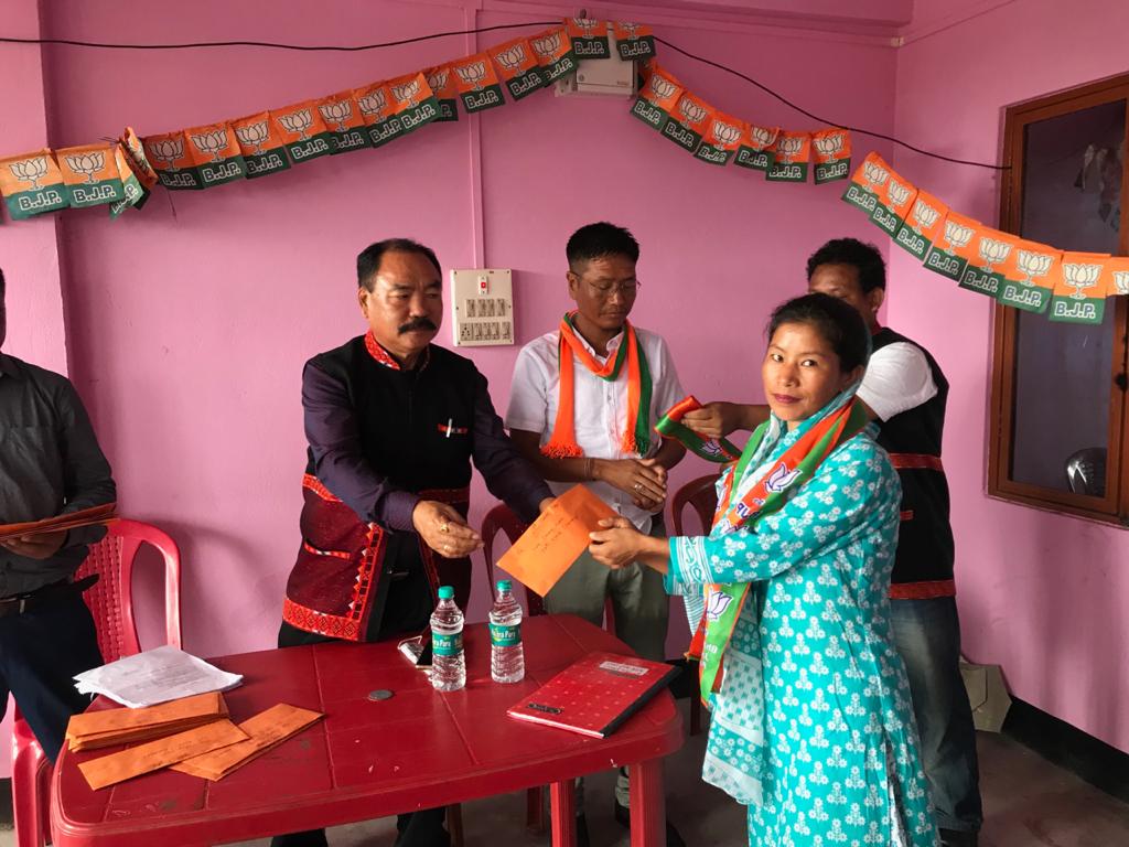 BjpTatung's tweet photo. Attained interacting programme of 37th BJKM with Sh Tani Jamoh (President Kisan Morcha 37th Mandal) and felicitated new appointees at 37th Mandal office today. @AnantaOdisha @ArunachalCMO @BiyuramWahgeBJP @BJP4Arunachal @JoramTat2 @libang_alo @BJP4India @PemaKhanduBJP https://t.co/ftbXJGHy2Z