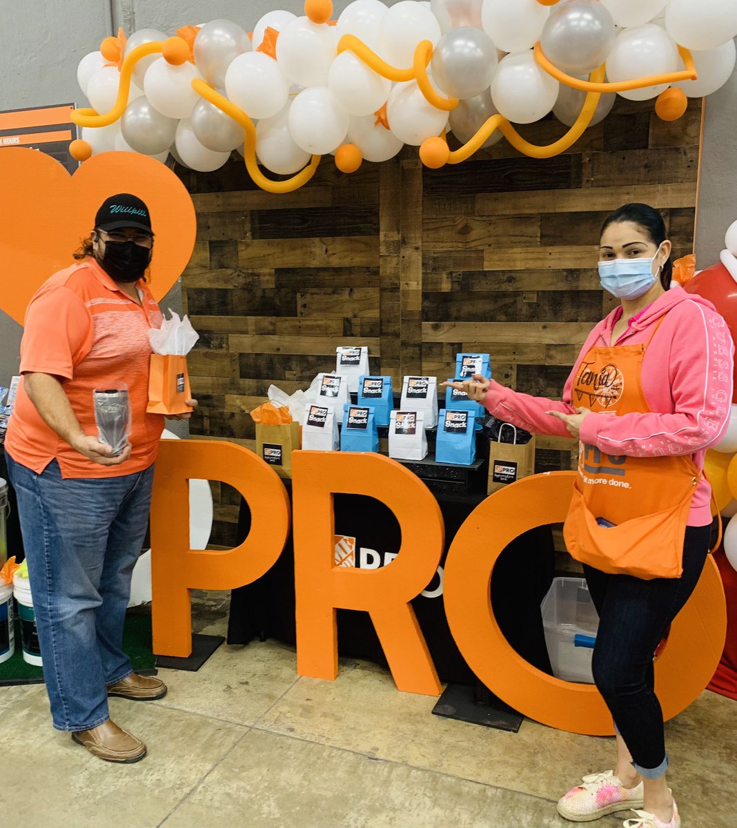 carlitos_alicea's tweet photo. El recibir a todos nuestros contratistas citados para nuestro PAW habla de la importancia del ENGAGE con nuestros clientes. Gracias equipo por hacer de ellos la prioridad.🧡6403🧡#proxtraperk @ANA_JIMENEZ4 @IanOjeda2 @JorgeL8a @Alejandra4007 @vegavegarene @Jessica_asds https://t.co/k5artkxoKj