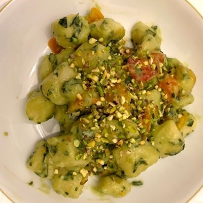 allisglutenfre's tweet photo. Gnocchi Pesto di Pistacchi e Pomodorini. Gnocchi #glutenfree di #Noobisfood laboratorio di pasta fresca #senzaglutine a #Roma #iomangiosenzaglutine #pistacchi di #Bronte https://t.co/CJHItc5LdS😋🍴 https://t.co/xbTaUauQ2k