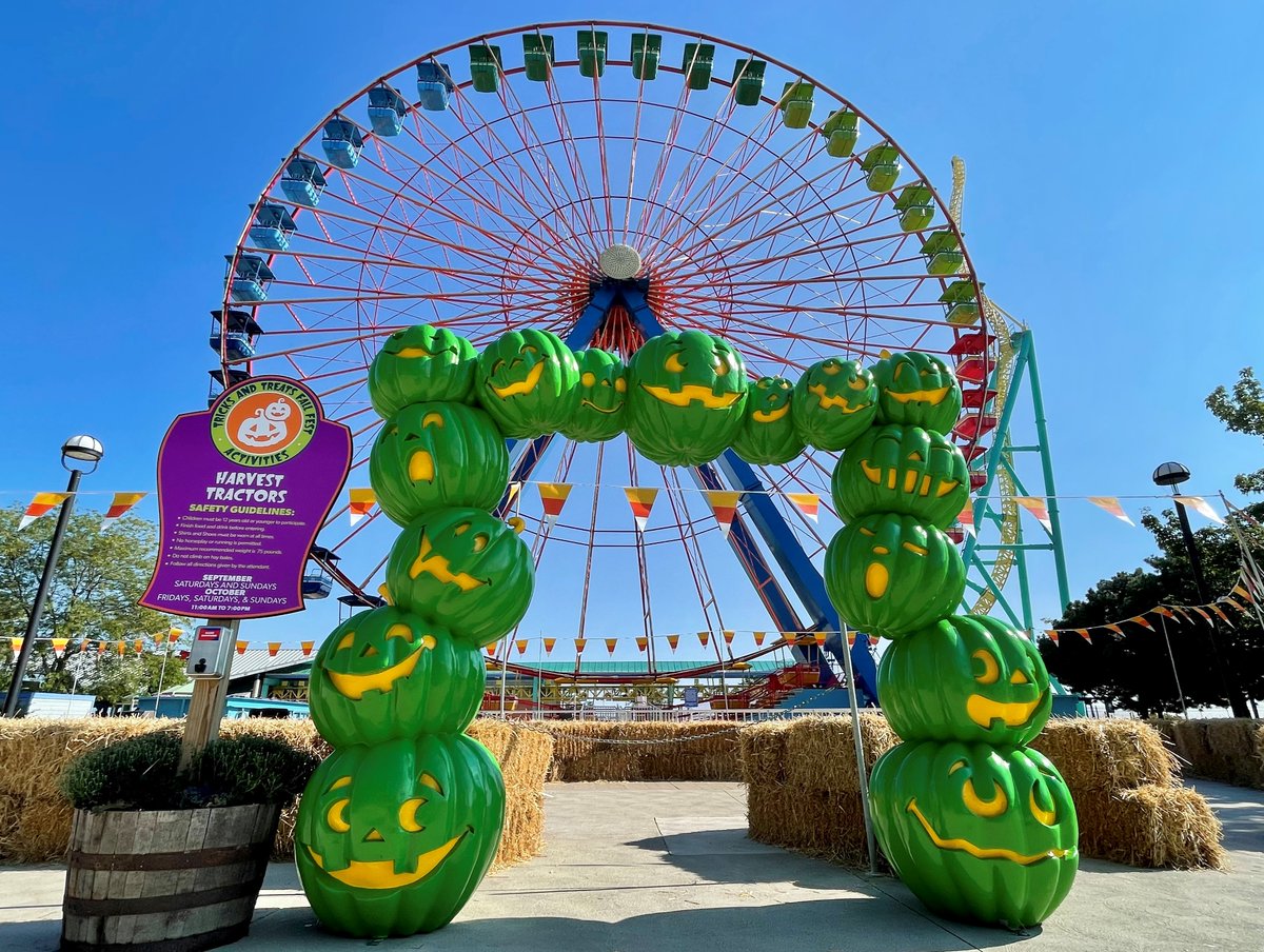 Today is the first day of Tricks and Treats Fall Fest at #HalloWeekends for the 2021 season! 🎃 We're so excited to welcome you to the park today! Family-friendly activities will be going on until 7p. 🍬

Haunted houses will open at 6p and outdoor scare zones will open at 8p. 👻