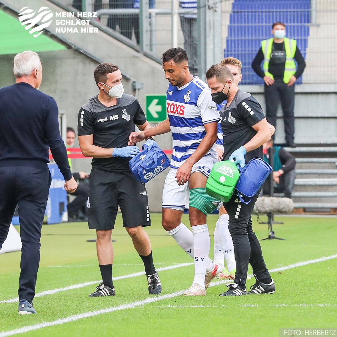 MSVDuisburg's tweet photo. Trotz aller Freude bleibt ein Wermutstropfen 😪 
Aziz #Bouhaddouz hat sich nach knapp fünfzehn Minuten verletzt. 
Dotchev nach dem Spiel: "Ich bin kein Arzt, aber es sah nach einem Faserriss aus." 
Gute Besserung, Aziz!
#MSVEBS #herznumahier 💙 #Duisburg #3Liga https://t.co/GQSVk4C8n9