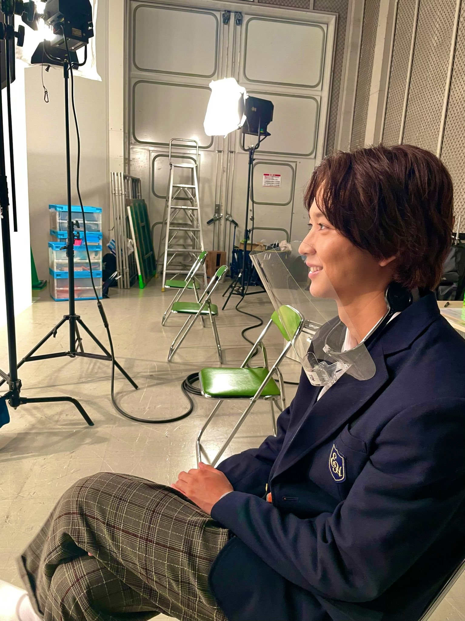 公式 鈴木仁 消えた初恋 30秒ティザーご覧いただけましたか ますます楽しみですね 写真はティザー撮影の日 共演者お三方の撮影を見守る仁です それでは おやすみなさい T Co Ch3oym5brz Twitter