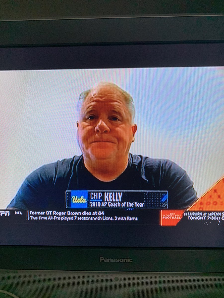 Shellbell236's tweet image. Coach on #collegegameday right now. #uclafootball #sissyblue go Bruins!!!