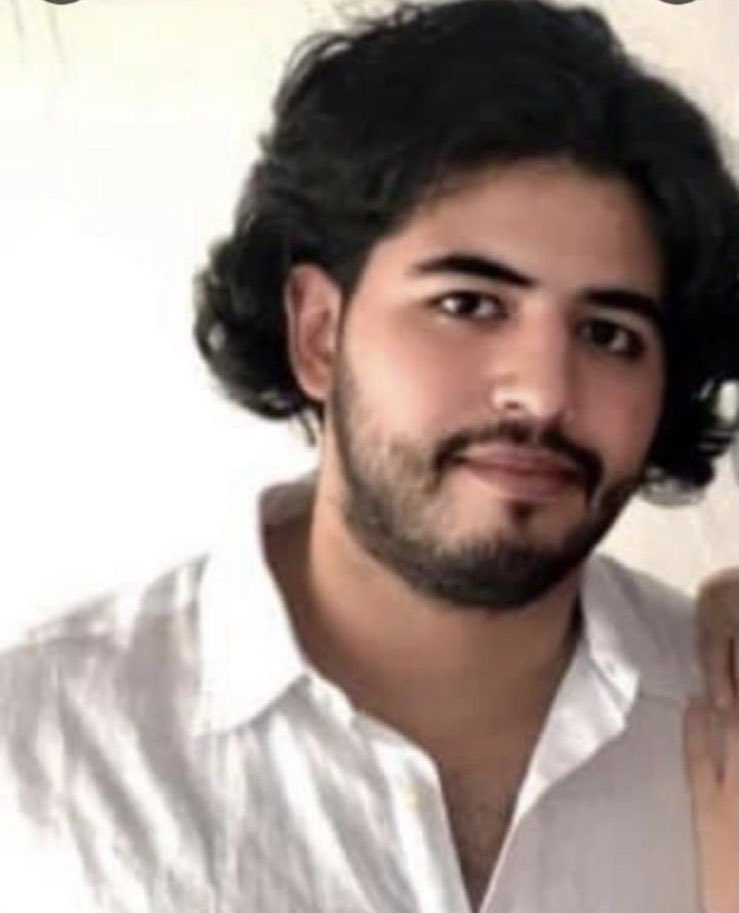 brujasdelmar's tweet photo. Recordatorio permanente de que Marlon Botas Fuentes, el feminicida de Monse, sigue prófugo ante la inacción de las autoridades de Veracruz y el encubrimiento de su familia.

Ayudemos a seguir difundiendo su cara. https://t.co/6C6CbdIBMi