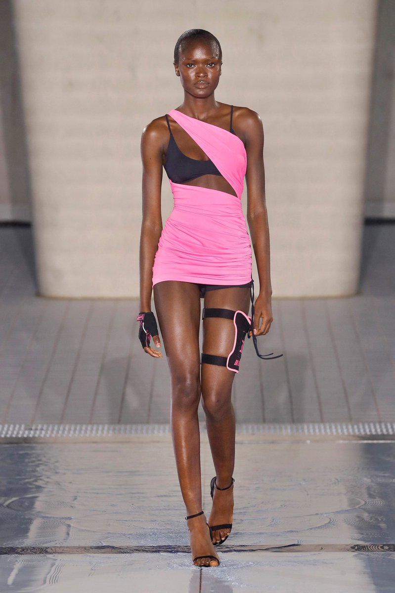 diorangxl's tweet photo. David Koma Spring 2022 RTW https://t.co/MYcXqQyvdX