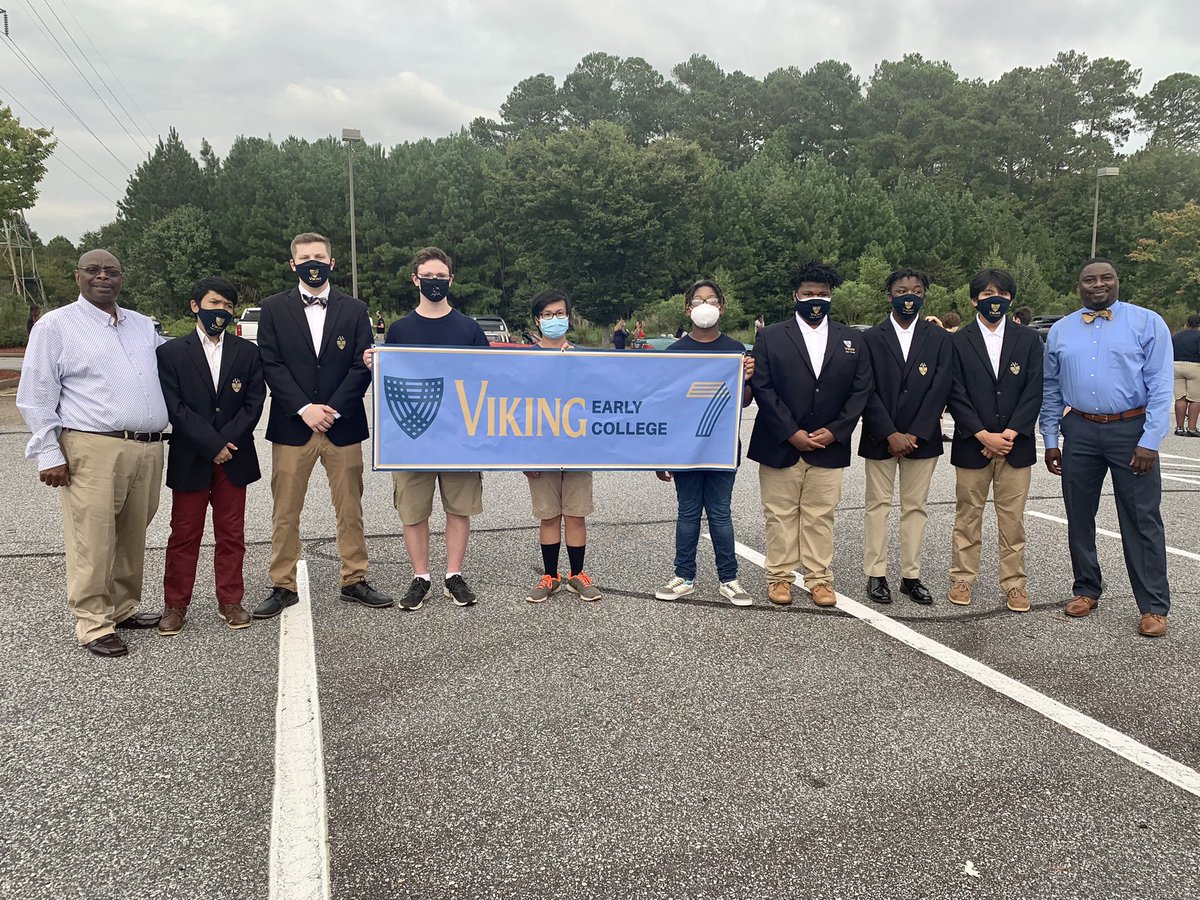 VECVikings's tweet photo. Just โparadingโ through! โVECโ students from Cohorts VI (seniors) and IX (freshmen) enjoyed participating in the @SHSvikings Homecoming 2021 parade. #DegreeGOALS #ProudVECVikings #OurD7EarlyCollegeStory @SchoolDistrict7 https://t.co/jzjtXRP8lC