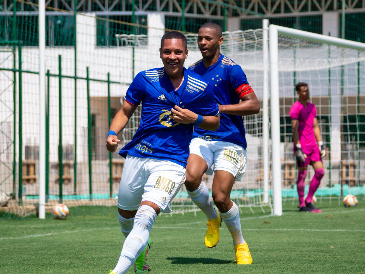 Cruzeiro's tweet photo. É OS CRIAS! 💙🤍

Na manhã de hoje, nossos jovens não tomaram conhecimento do América-MG e golearam por 6 a 2. 

Seguimos 100% no Mineiro Sub-17! 🦊⚽

📸 Rodolfo Rodrigues/Cruzeiro https://t.co/XIkqzc4KWk