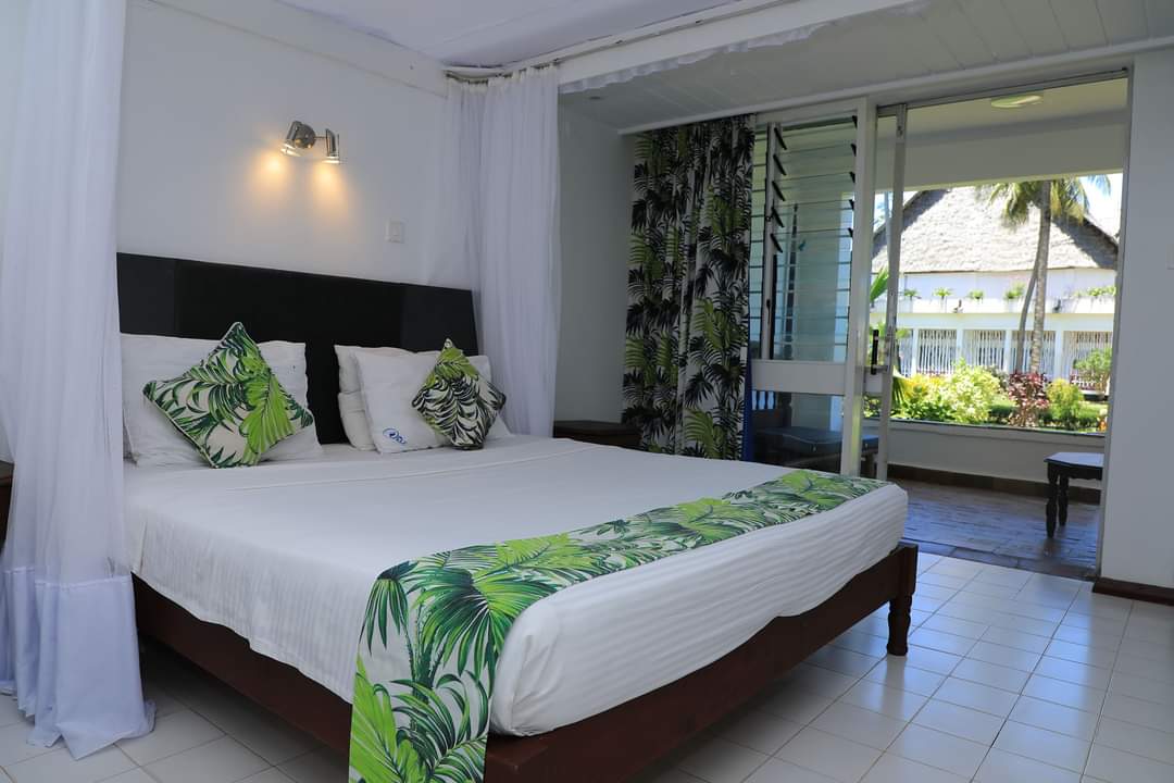 SwiftTourTravel's tweet photo. Discover the Kenyan coast magic with a stay at The Reef, Mombasa.
Available offers and deals
Pay 3 stay 4 nights
Pay 5 stay 7 nights
#CoastalCleanupDay #Coast #Maguc #Kenya #Travel #Luxury #Offers https://t.co/Y4LemMfRV6