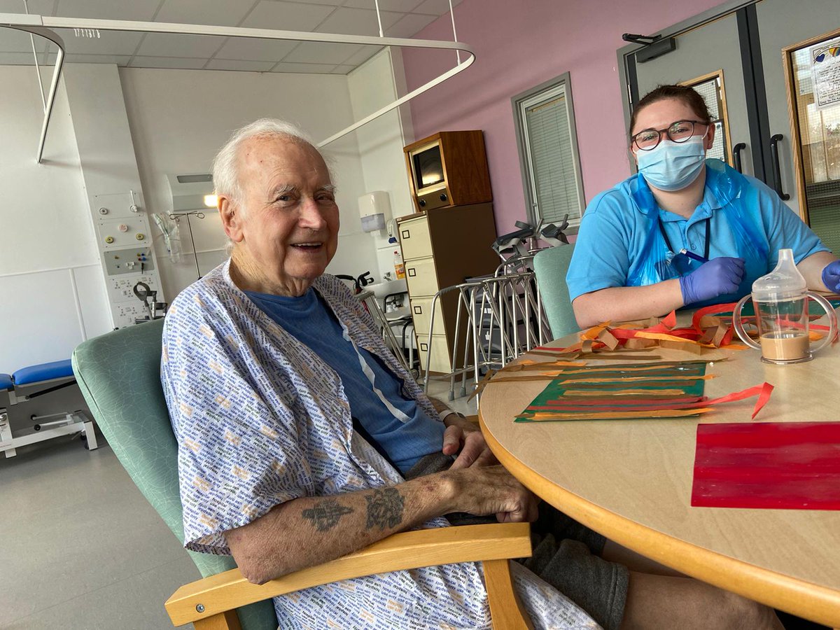 NOFRehab's tweet photo. Friday made fun with Arts and Crafts whilst singing along to Dean Martin 🎨🎤 #PatientExperience #HelpMeHelpYourself @AneurinBevanUHB @MacklinCaroline https://t.co/oPH3YRP8SR