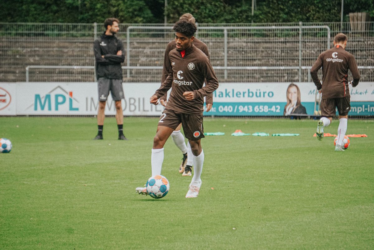 fcstpauli's tweet image. Mit dieser Elf startet die #fcspU23:

Weber
Teixeira
Brandt
Dursun
Jessen
Bednarczyk 
Stuhlmacher
Park
Loubongo
Schütt
Plautz

#fcsp