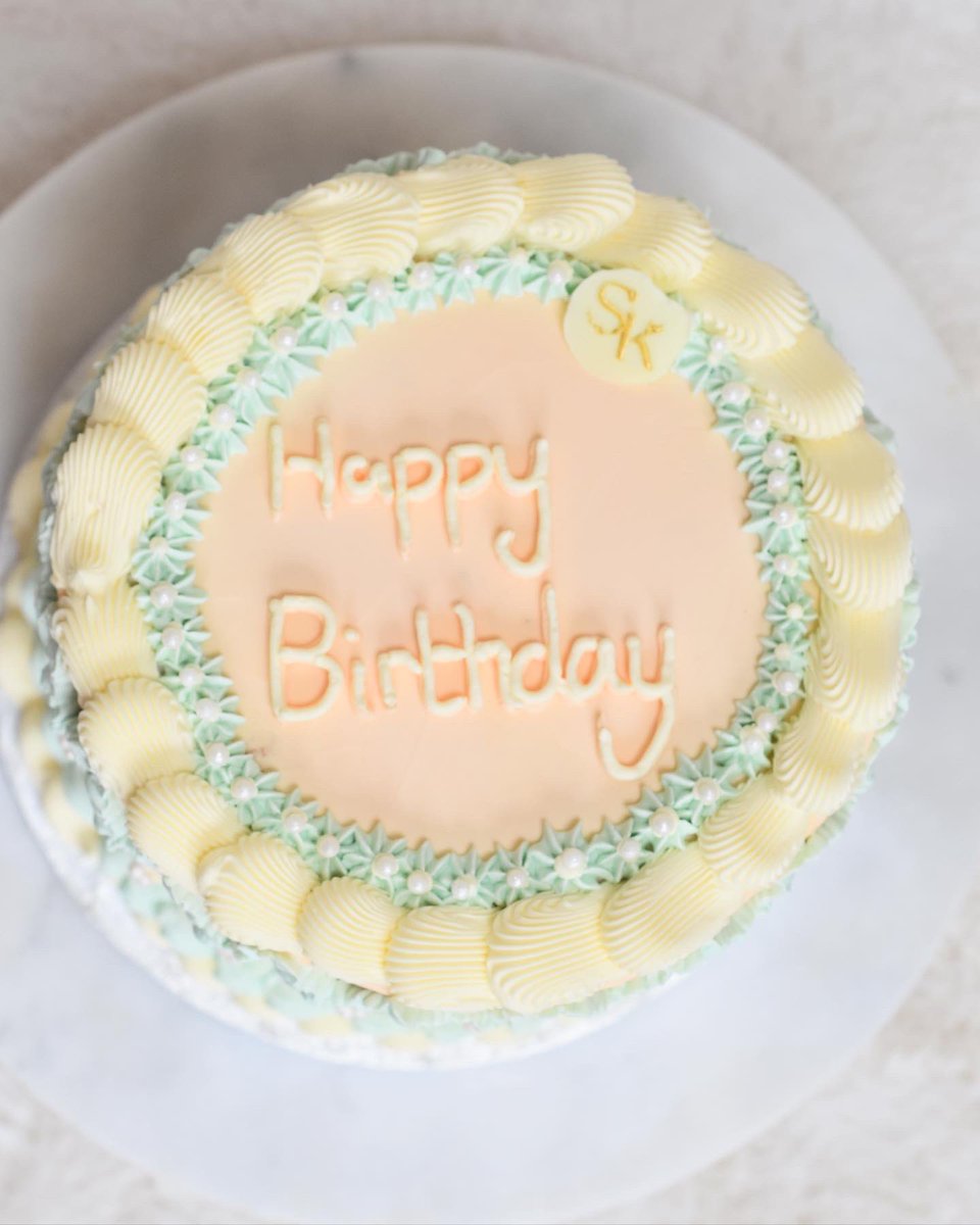 Bakedbysk's tweet photo. Yesterday’s vintage beauty
#vintage #vintagecake #forpeoplewholovecake #SK #howilikemine https://t.co/FGPrz2DADc