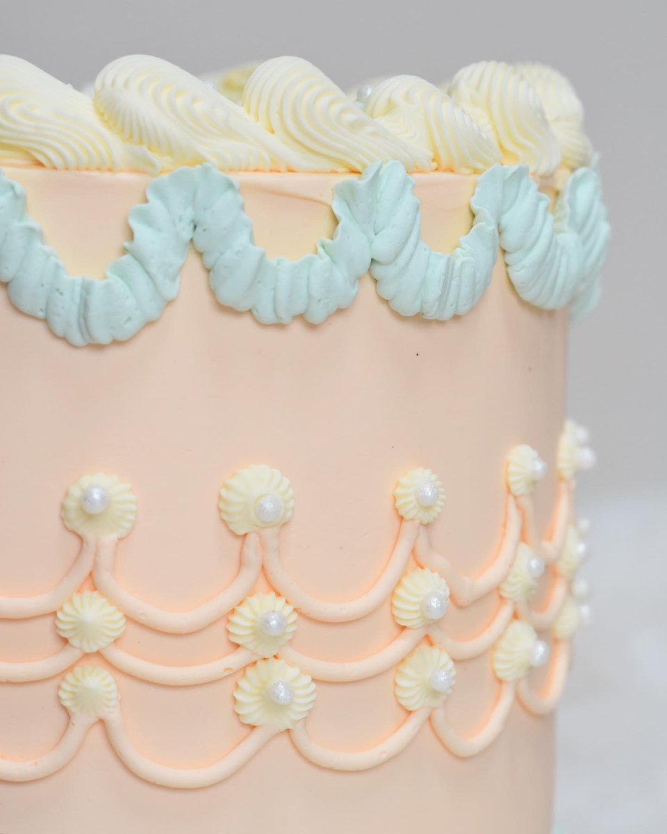 Bakedbysk's tweet photo. Yesterday’s vintage beauty
#vintage #vintagecake #forpeoplewholovecake #SK #howilikemine https://t.co/FGPrz2DADc