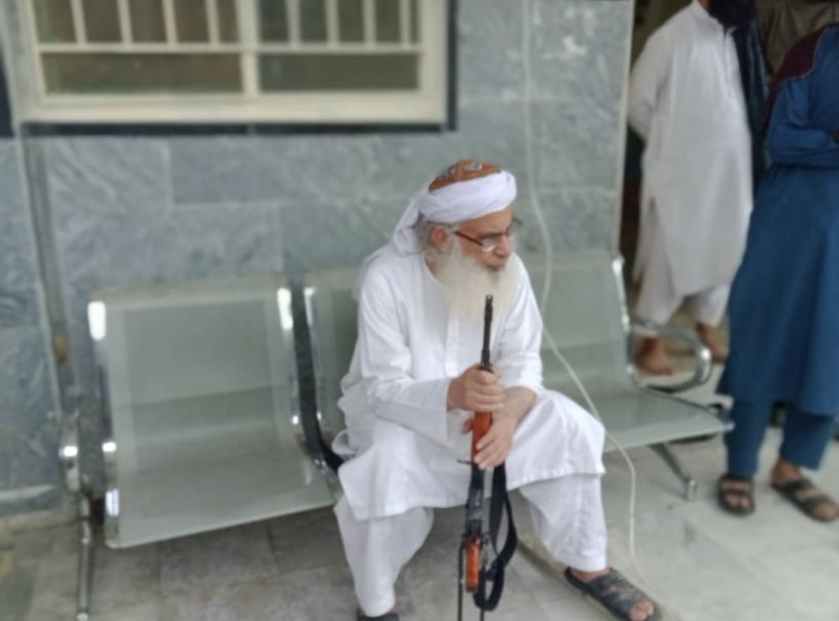 ia_rajpoot's tweet photo. Ghazi with Gun
#LalMosque
#JamiaHafsa
#InsurgencyLiftsUglyHead https://t.co/ByFBm7Smfo