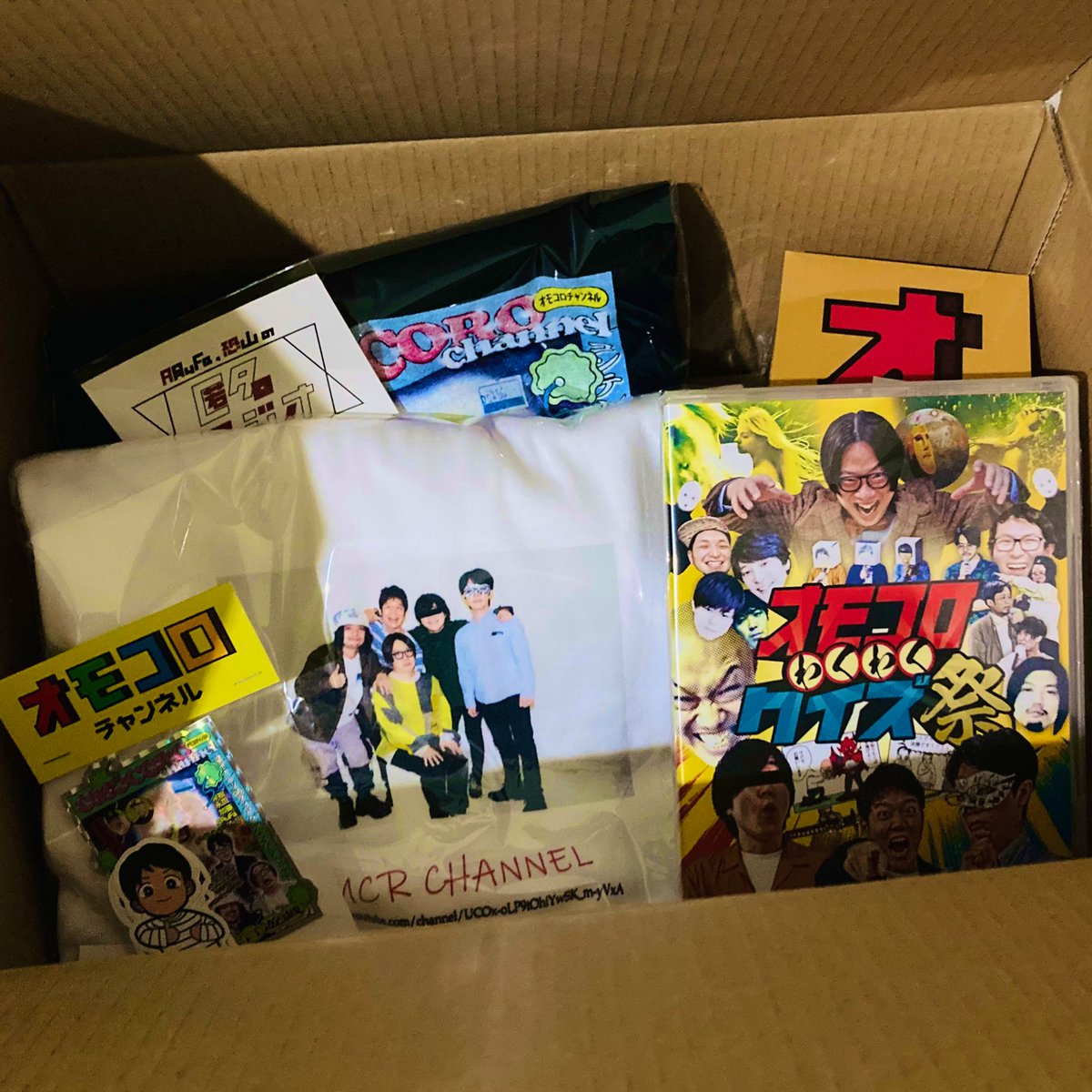 YOMEIKUN21's tweet photo. 推し会社員おじさんたちのグッズ��爆着 https://t.co/BSK9ZW0m6i