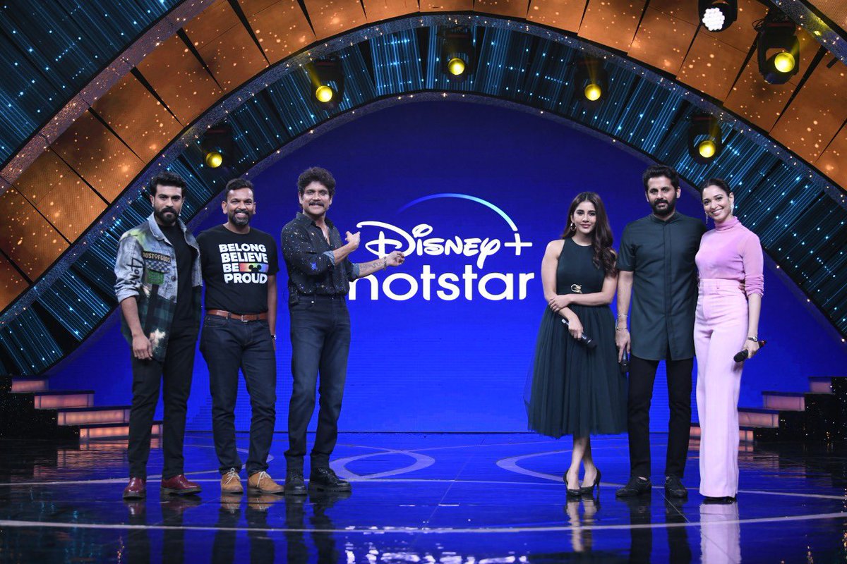 tmsdrupdates's tweet photo. #TMSDRUpdates
#RamCharan on #BiggBossTelugu5 stage for #DisneyPlusHotstar with #Maestro team https://t.co/wTnrqlps5S