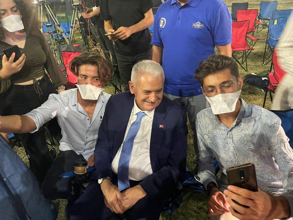 BY's tweet photo. En kıymetli hazinemiz gençlerimizle #Mersin’deydik. ❤️ https://t.co/1C3fxhCnLh