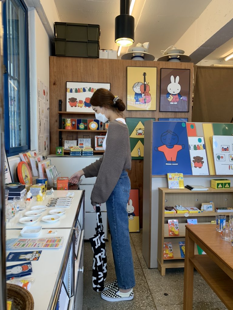 walgtokay's tweet photo. ☎️🐰💛📘 https://t.co/2xUubBkL2p