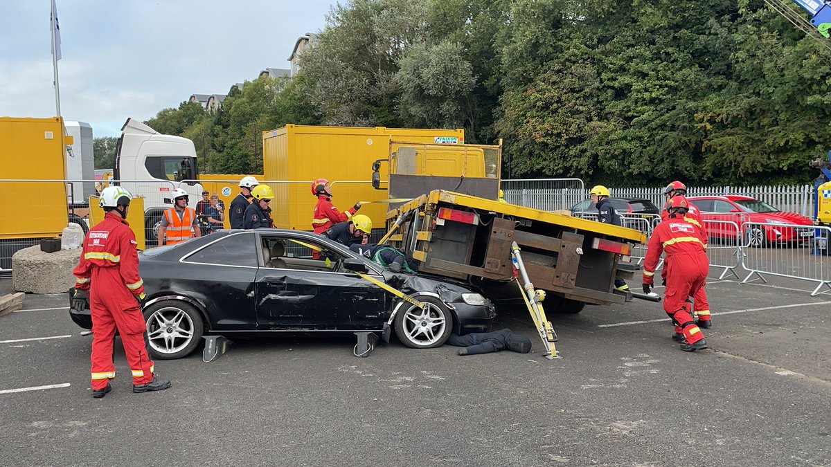 GMFRSrtcteam's tweet photo. GMFRS team are working together with @cddextrication on the Heavy Rescue challenge to rescue two casualties trapped.  Lifting plan needed to safely extricate them both #SharingSkillsSavingLives #FestivalofRescue @_ukro @manchesterfire @CDDFRS https://t.co/bGTvTXH7lO