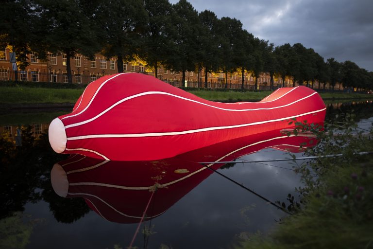 Het laatste weekend van Kunst aan de Vaart BUITEN is begonnen! Loop nog enkele dagen de kunstroute met o.a. 'Animation Billboard' en 'Submarine' van @LambertKamps en 'Sirene' van Bouke Groen 🙂

Foto's werk Lambert Kamps: <a href="/sakeelzinga/">Sake Elzinga</a>