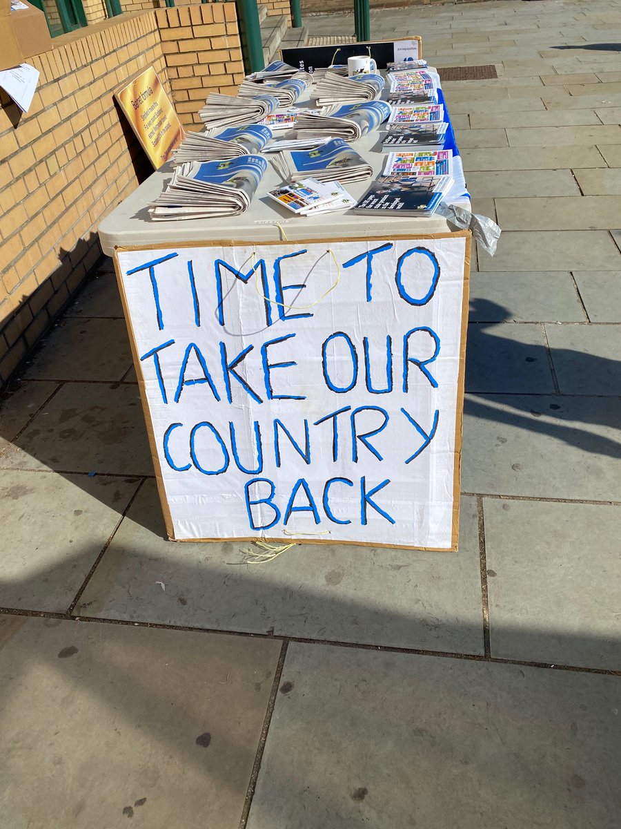 YesDalkeith's tweet photo. Having a great time in the sun. Flyering the traffic queues (safely). Shifted 1 stack of papers already. #BelieveinScotland https://t.co/PKsFebztqp