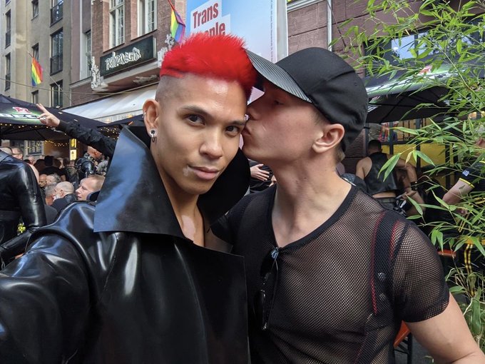 4 pic. Wish I took more pics during Folsom but here is at least a few more? I met so many awesome people