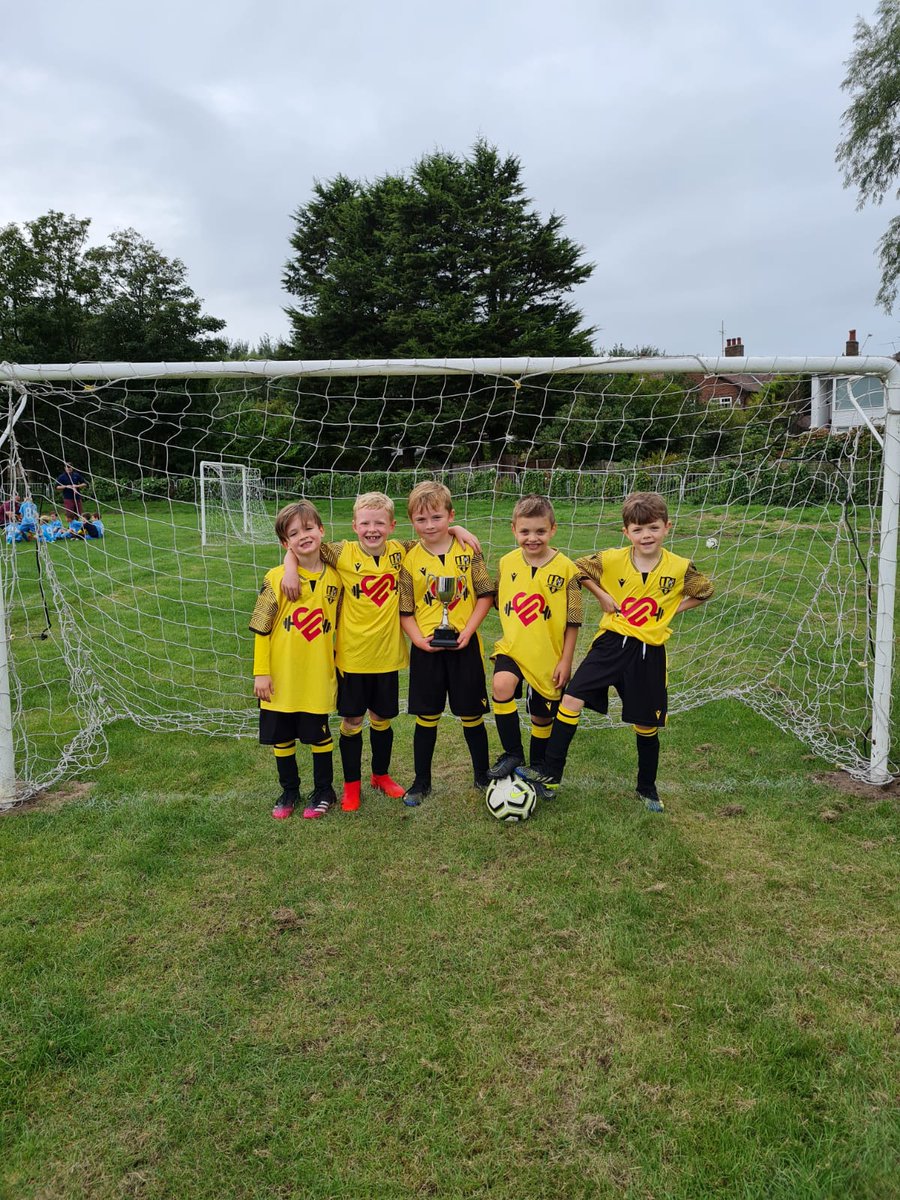 Muniflex Juniors ⚽ 💛 🖤 tweet media