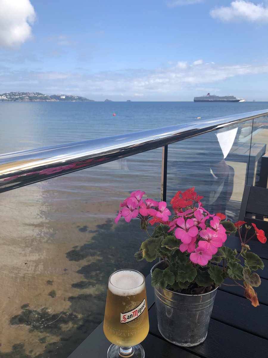 KateFurnivall's tweet image. Chained to my desk all morning but now escaped for a lovely walk and liquid lunch. #writingwriting