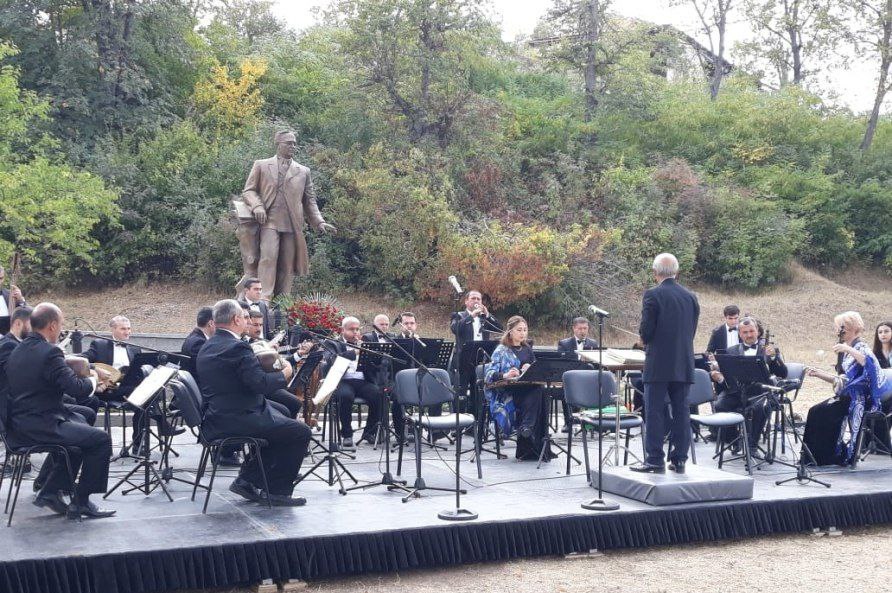 MirzayevAyaz's tweet photo. The 13th Uzeyir Hajibayli #InternationalMusicFestival started in #Shusha today.

Numerous cultural #events, including gala #concerts and festivals are being held across the country as part of the #celebration. 

@ShushaCity2021 @Azerbaijan https://t.co/W1o1LZNwzX
