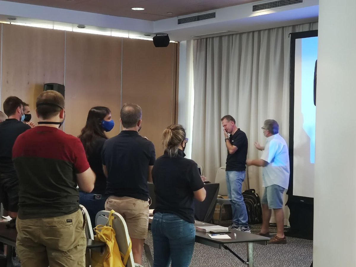 Clinic de pretemporada de árbitros de baloncesto en silla de ruedas en Madrid 🏀🏀

Emocionante y merecido homenaje a Juanma Uruñuela, árbitro de cinco finales de Juegos <a href="/Paralimpicos/">Comité Paralímpico Español</a> 

Clinic en el @Ilunionhotels
Alcalá Norte
#arbitros #baloncesto #basket #LigaBSR