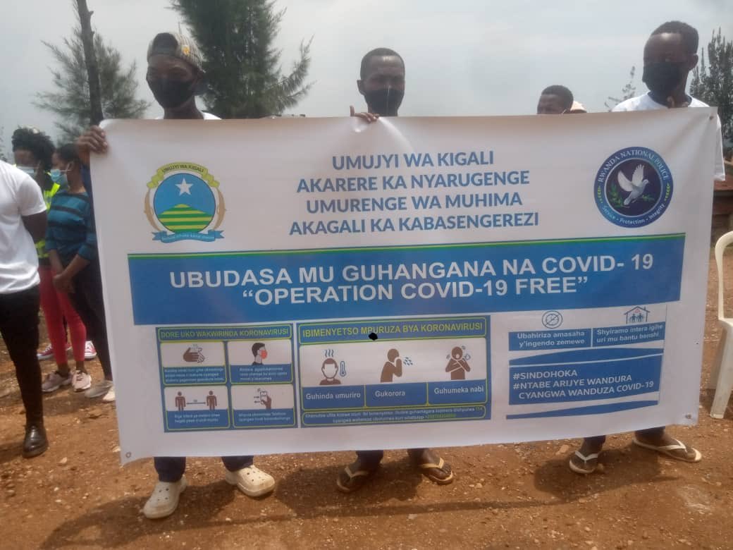 MuhimaRwanda's tweet photo. #Ubudasa muguhangana na COVID #Operationcovidfree #KABASENGEREZICELL @Nyarugenge @CityofKigali @Rwandapolice https://t.co/ctDt6bBc7J