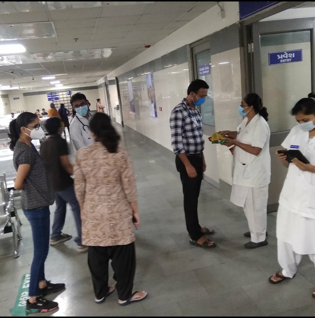 civilhospamd's tweet photo. ૧૨૦૦ બેડ મહિલા અને બાળરોગ હોસ્પિટલમાં ઓ.પી.ડી. અને આઇ.પી.ડી. સેવાઓનો પુન:આરંભ

કોરોનાકાળમાં એક લાખ થી વધુ દર્દીઓએ ૧૨૦૦ બેડ હોસ્પિટલની ઓ.પી.ડી. સેવાનો લાભ મેળવ્યો :સિવિલ સુપ્રીટેન્ડેન્ટ ડૉ. @joshirakesh2016 

@Rushikeshmla @Nimishaben_BJP  @JpShivahare @GujHFWDept https://t.co/0v24UXKbC8