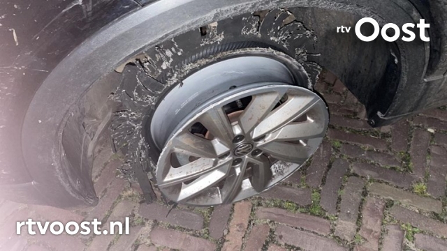 Politie zet achtervolging in op autobestuurder die op drie banden rijdt. #rtvoost.
