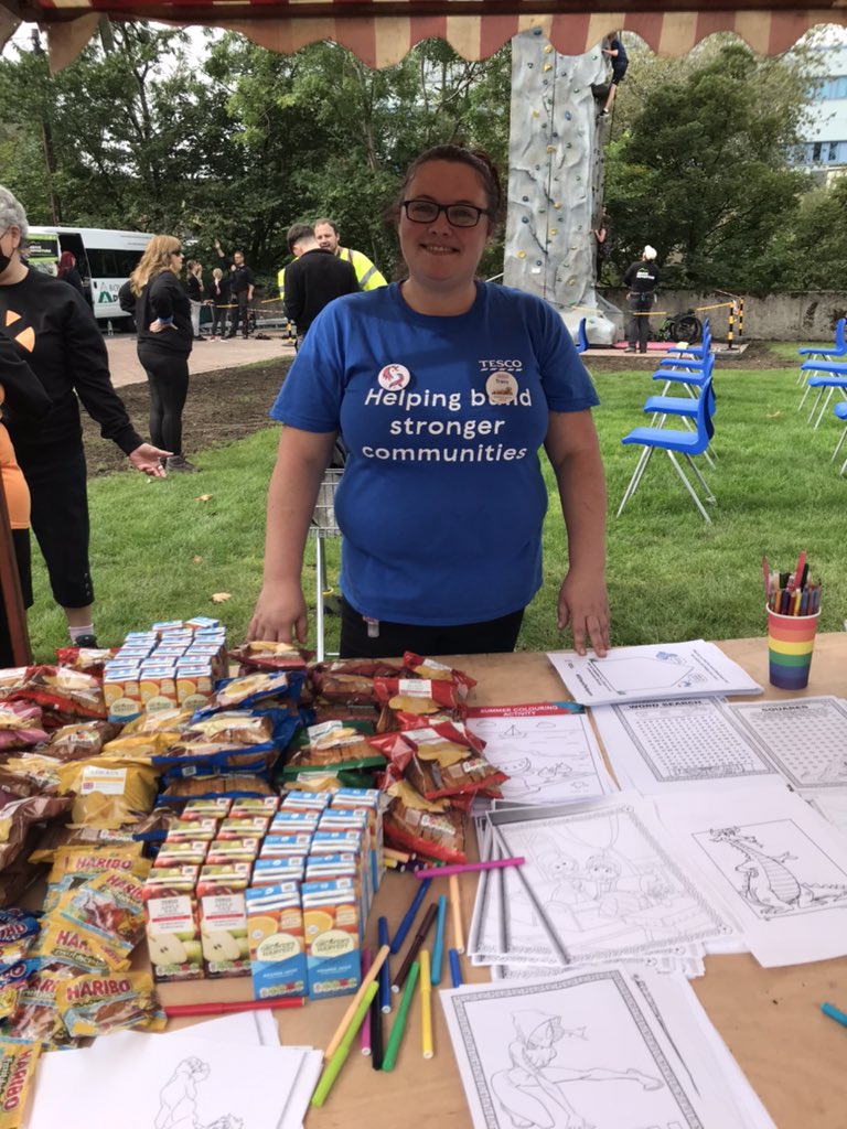 CelebrateKillie's tweet photo. Thanks so much to Tesco Community Champion, Tracy Smith, for helping out at our arts and crafts stall today and donating this fabulous crafts hamper! ☺️🙌🏻🎉

#CKFairInTheSquare 💖🧡🥸 https://t.co/KnpBUpDb4R