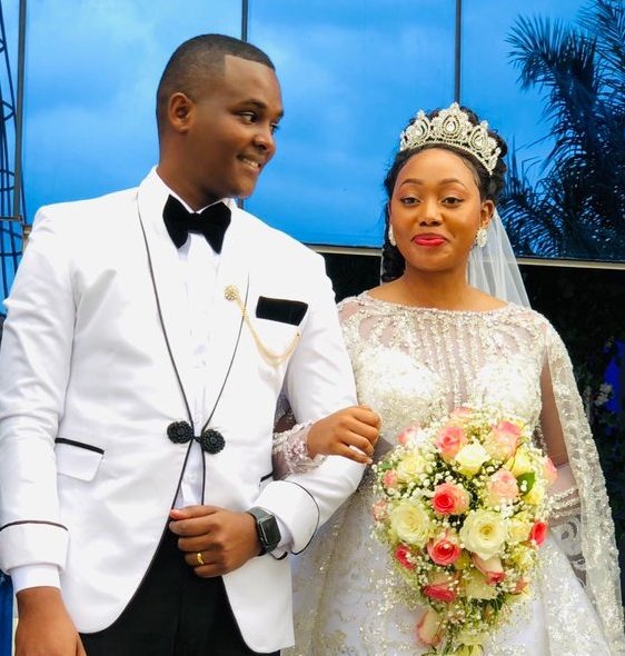 solokyambadde's tweet photo. This wud be you but you are just there waiting to be a guest on every wedding meeting🙄🙄 mbu "I am engaged this weekend" ... Wamma congs @CanaryMugume and @sashaferguson12 https://t.co/cAZlaineg6