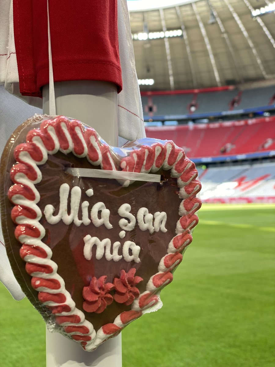 FCBayern's tweet photo. 🥨 MIA SAN MIA 🔴⚪

#FCBBOC #packmas https://t.co/dpTreCBnkj