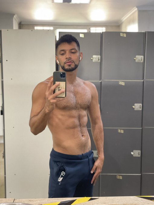 1 pic. sabado de gym ?? https://t.co/AN7dWGOcCM