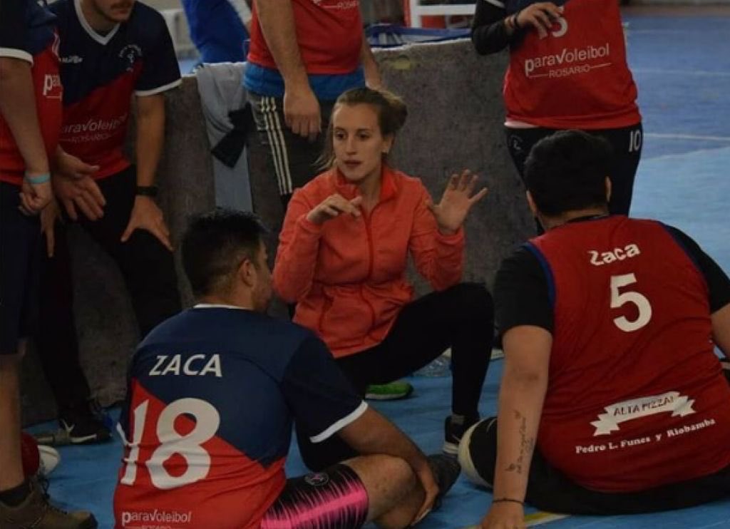 Muy feliz cumple <a href="/angles_melisa/">Melineta</a>  referente de #paravoleyrosario y #PF de nuestra #seleccionmayor <a href="/cometto_laura/">Laura R Cometto</a> <a href="/flacagonzalez70/">@flacagonzalez</a> <a href="/soledandrea78/">Soledad DAndrea</a> <a href="/lindlula/">Luu Lind</a> <a href="/Flacarequi/">María Eugenia Requi</a>